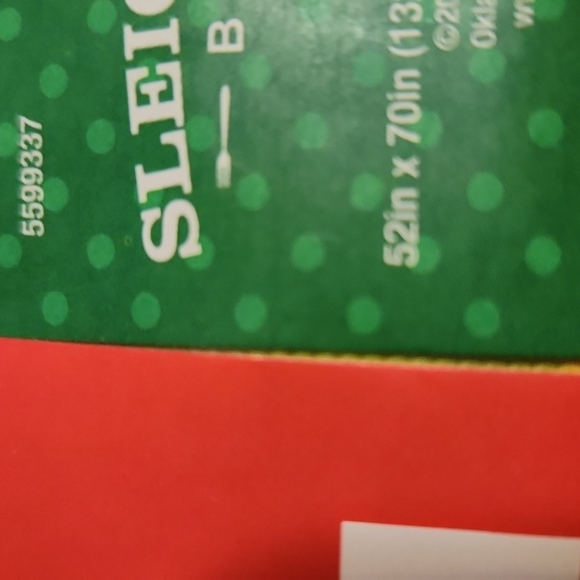 Grinch table cloth 52 x 70 inches new - Picture 3 of 7